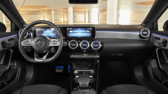 mercedes-MERCEDES-Classe-A-Berlinegallery_4.png