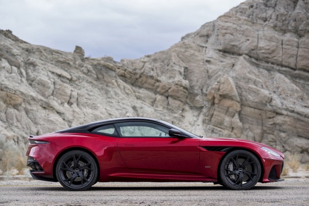 aston-martin-ASTON-MARTIN-Dbs-Supperleggeragallery_2.png