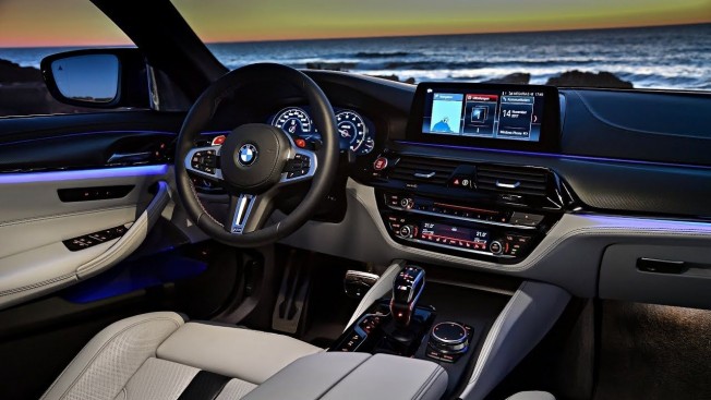 bmw-BMW-M5gallery_0.png