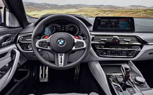 bmw-BMW-M5gallery_4.png