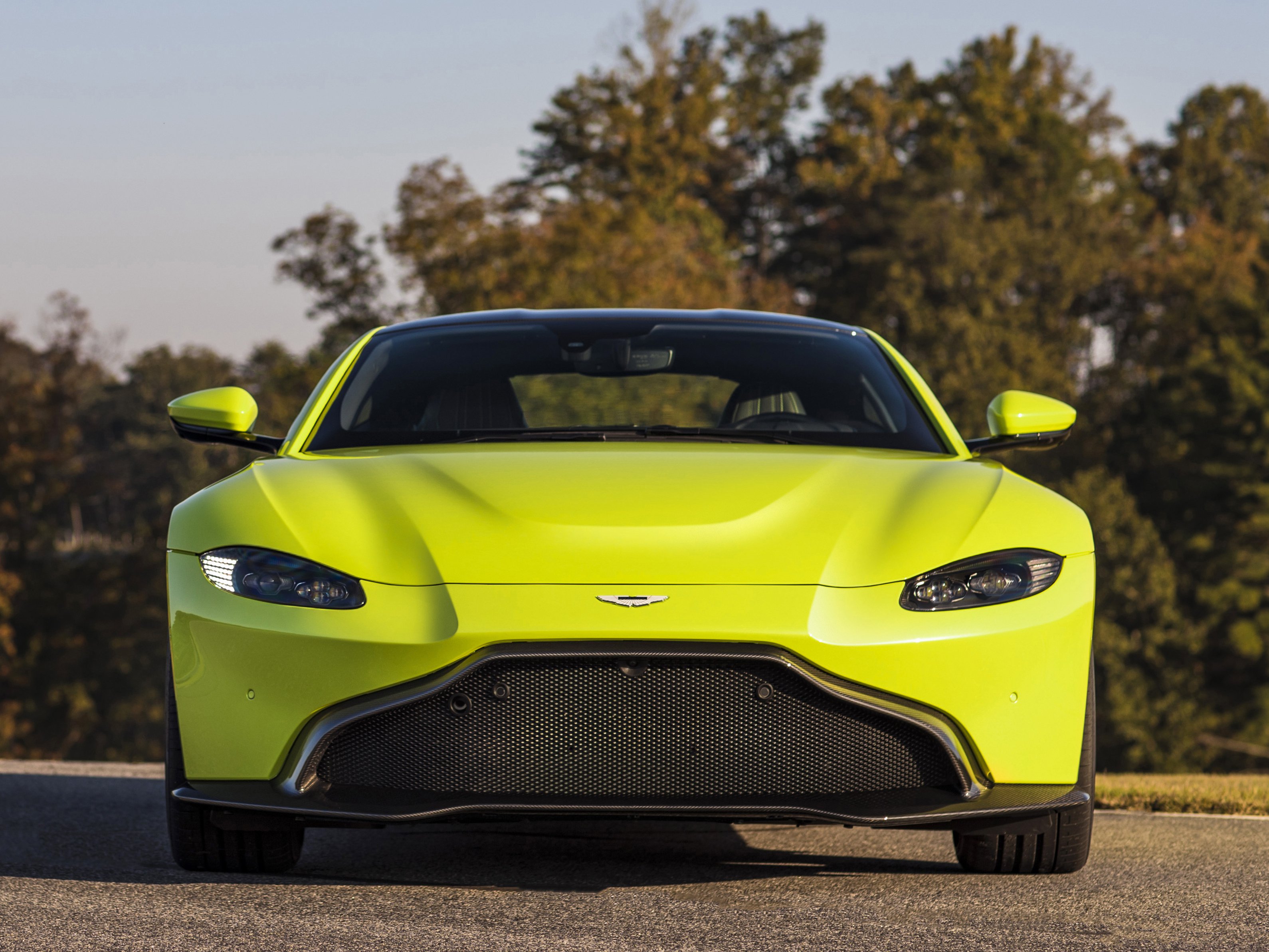 aston-martin-vantage-gallery_6.png