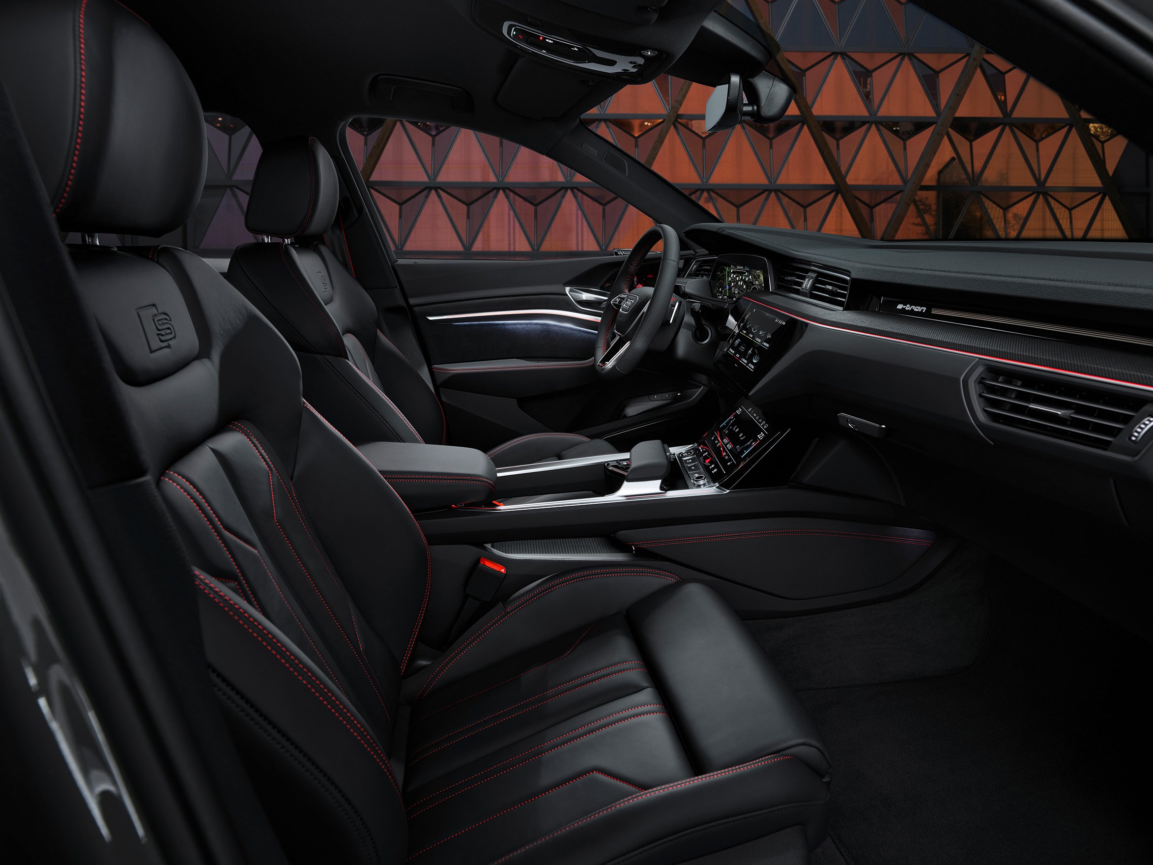 audi-q8-e-tron-gallery_2.png