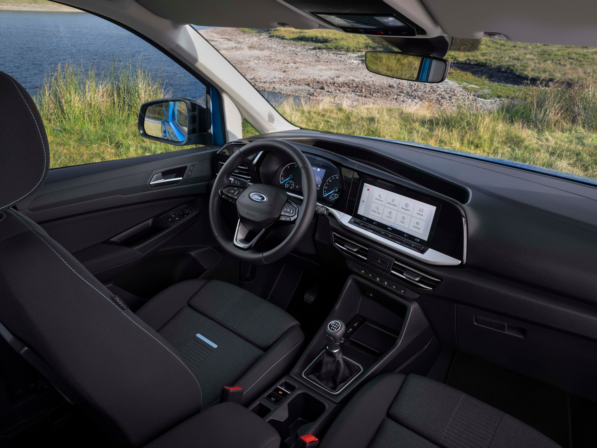 ford-tourneo-connect-gallery_2.png