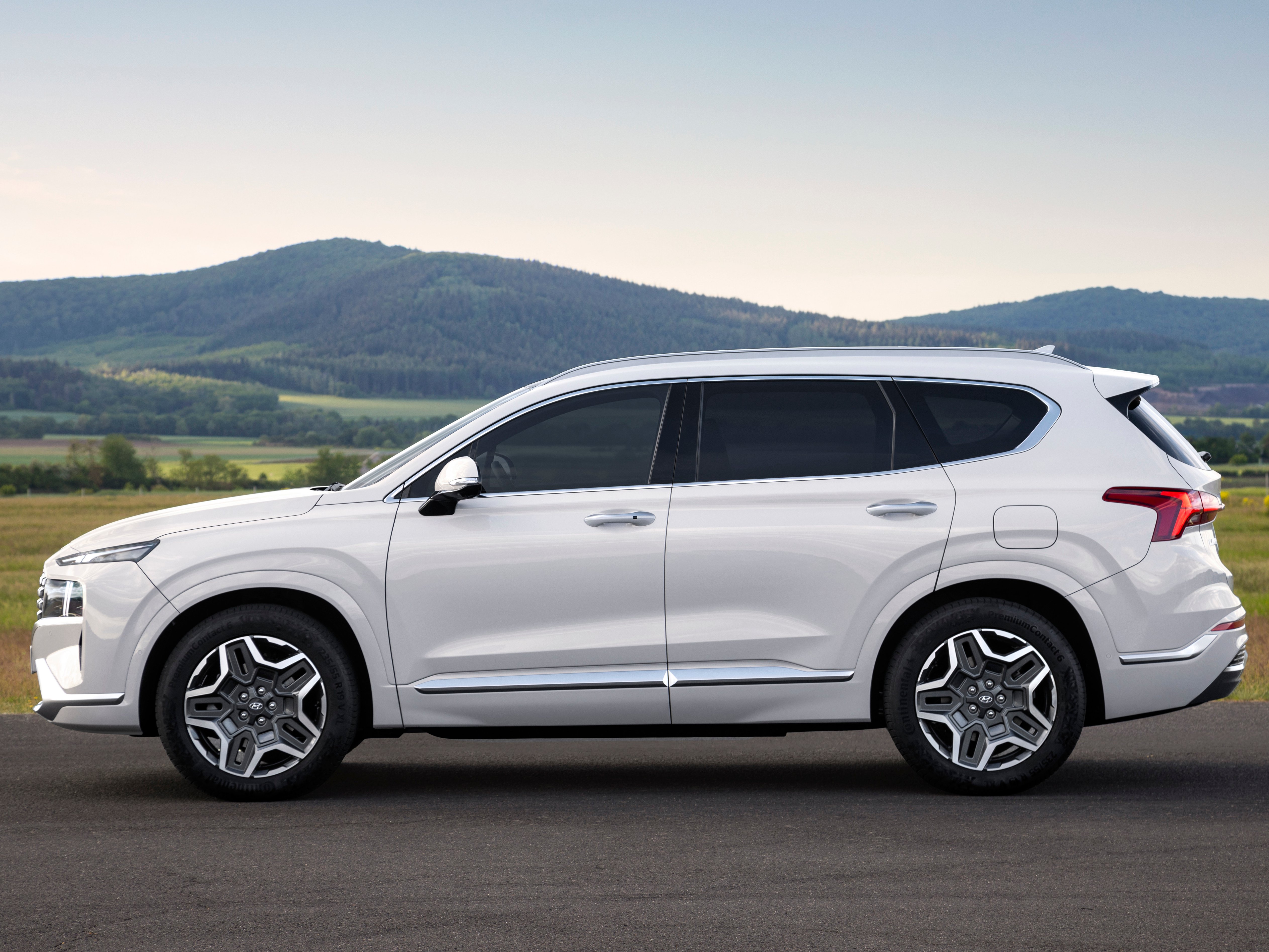 hyundai-santa-fe-gallery_3.png