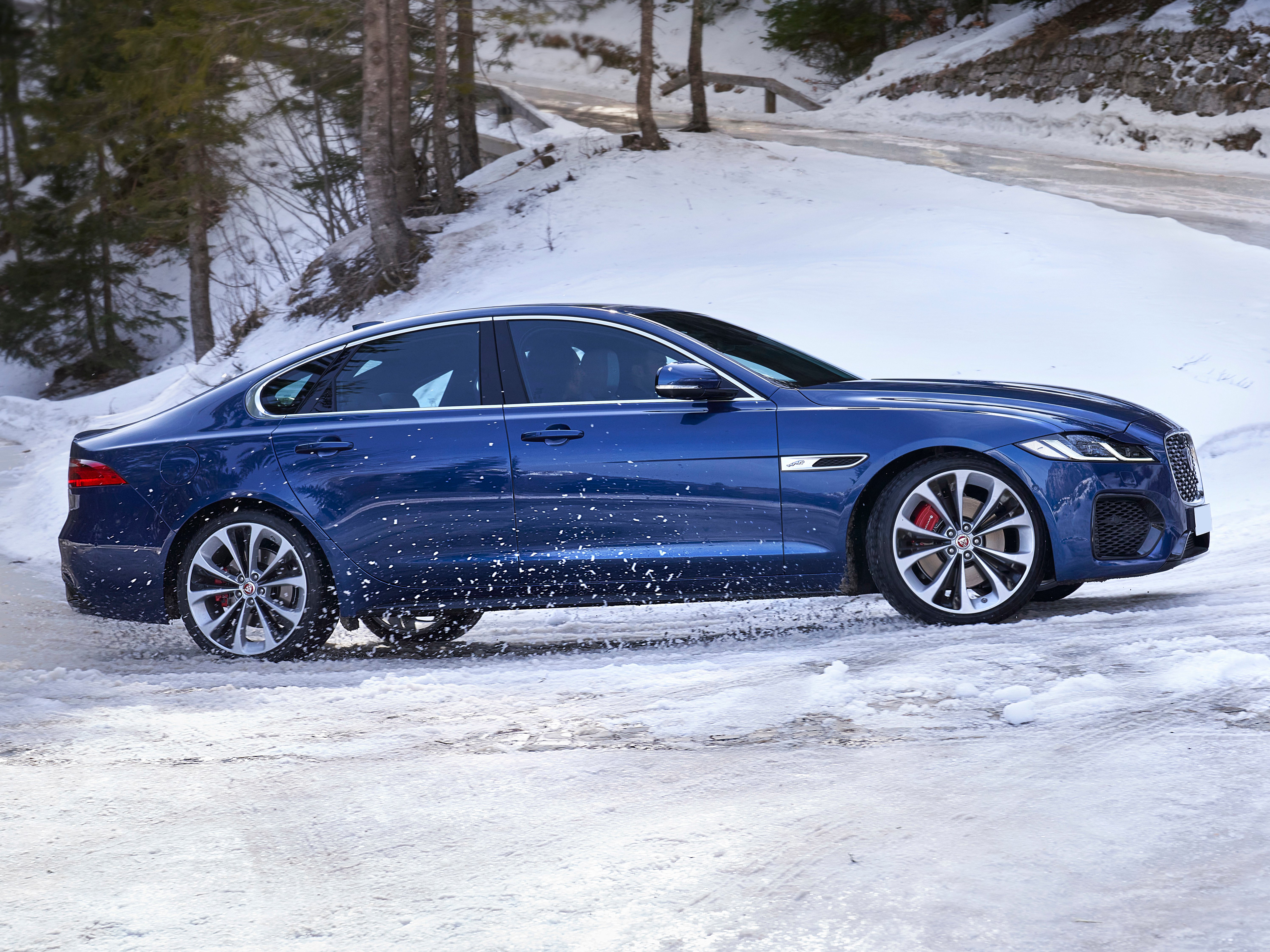 jaguar-xf-gallery_3.png