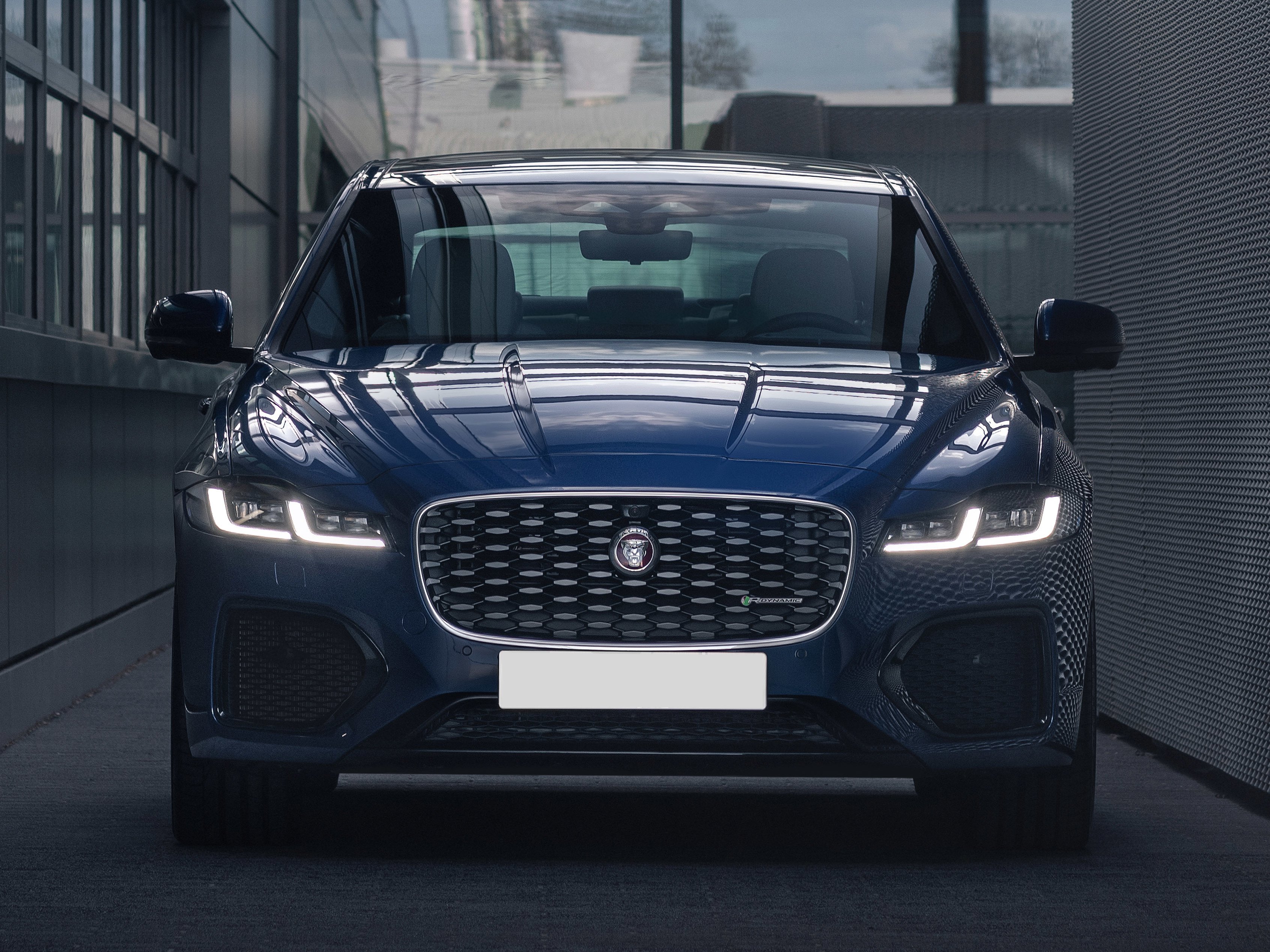 jaguar-xf-gallery_6.png