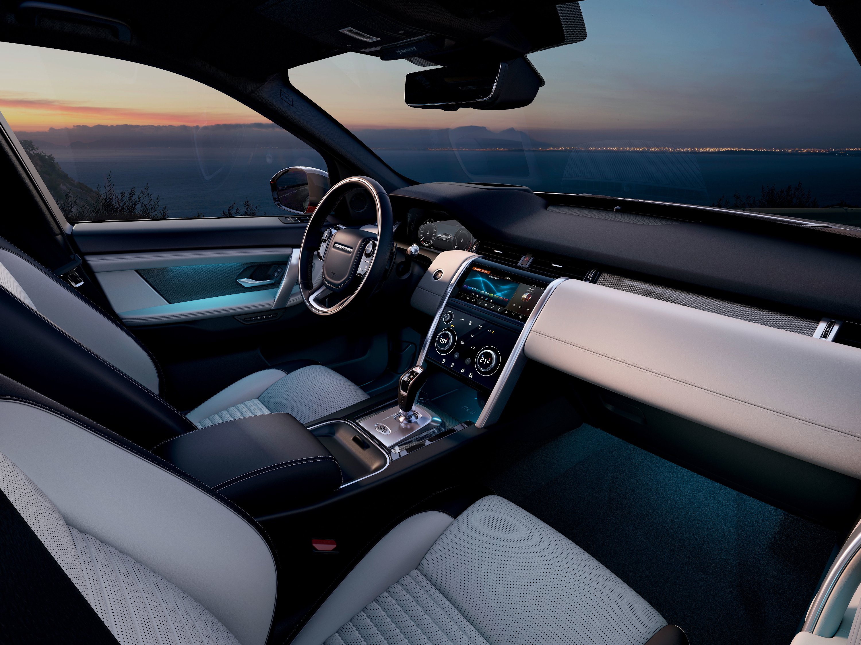 land-rover-discovery-sport-gallery_1.png