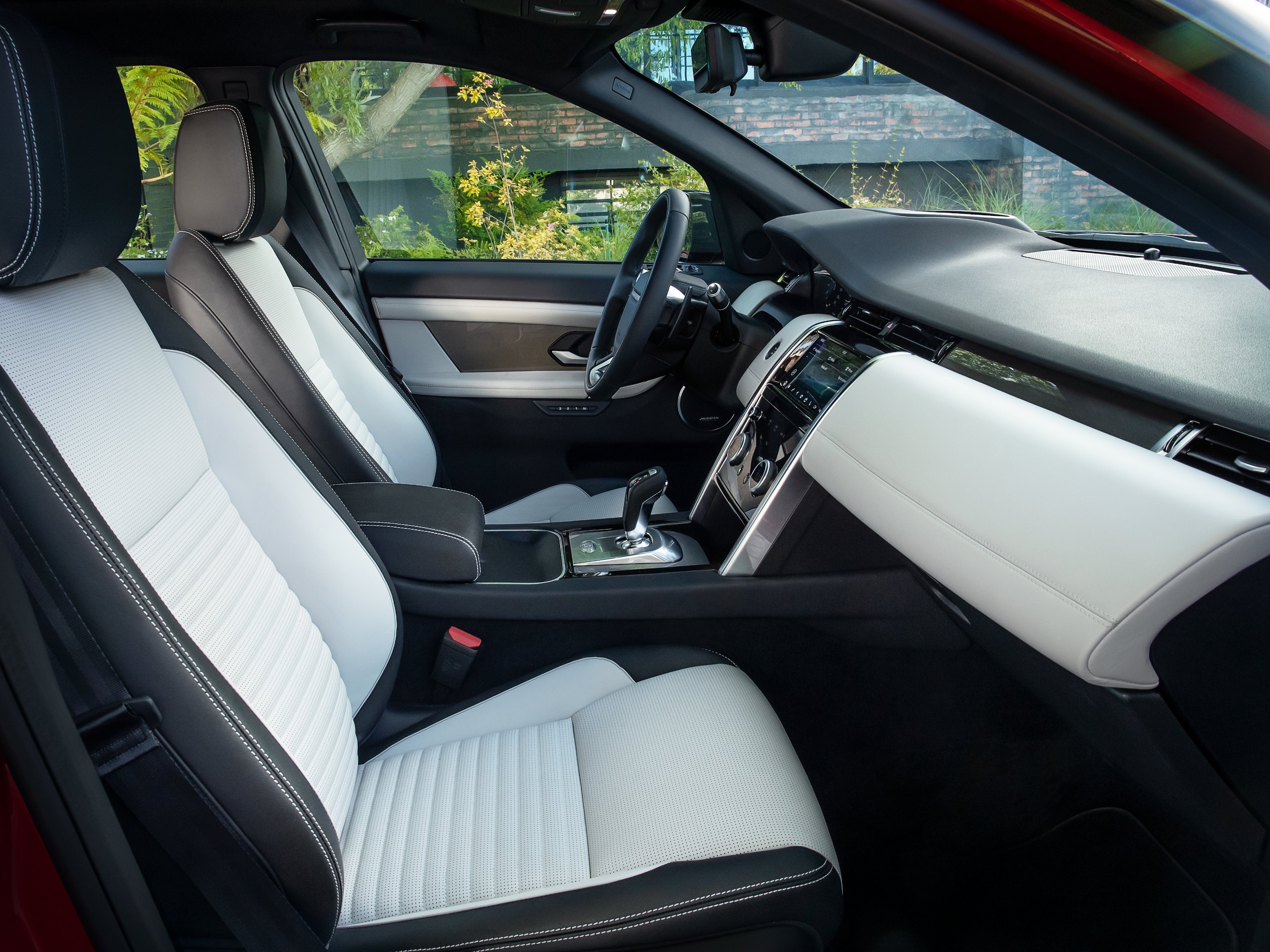 land-rover-discovery-sport-gallery_3.png