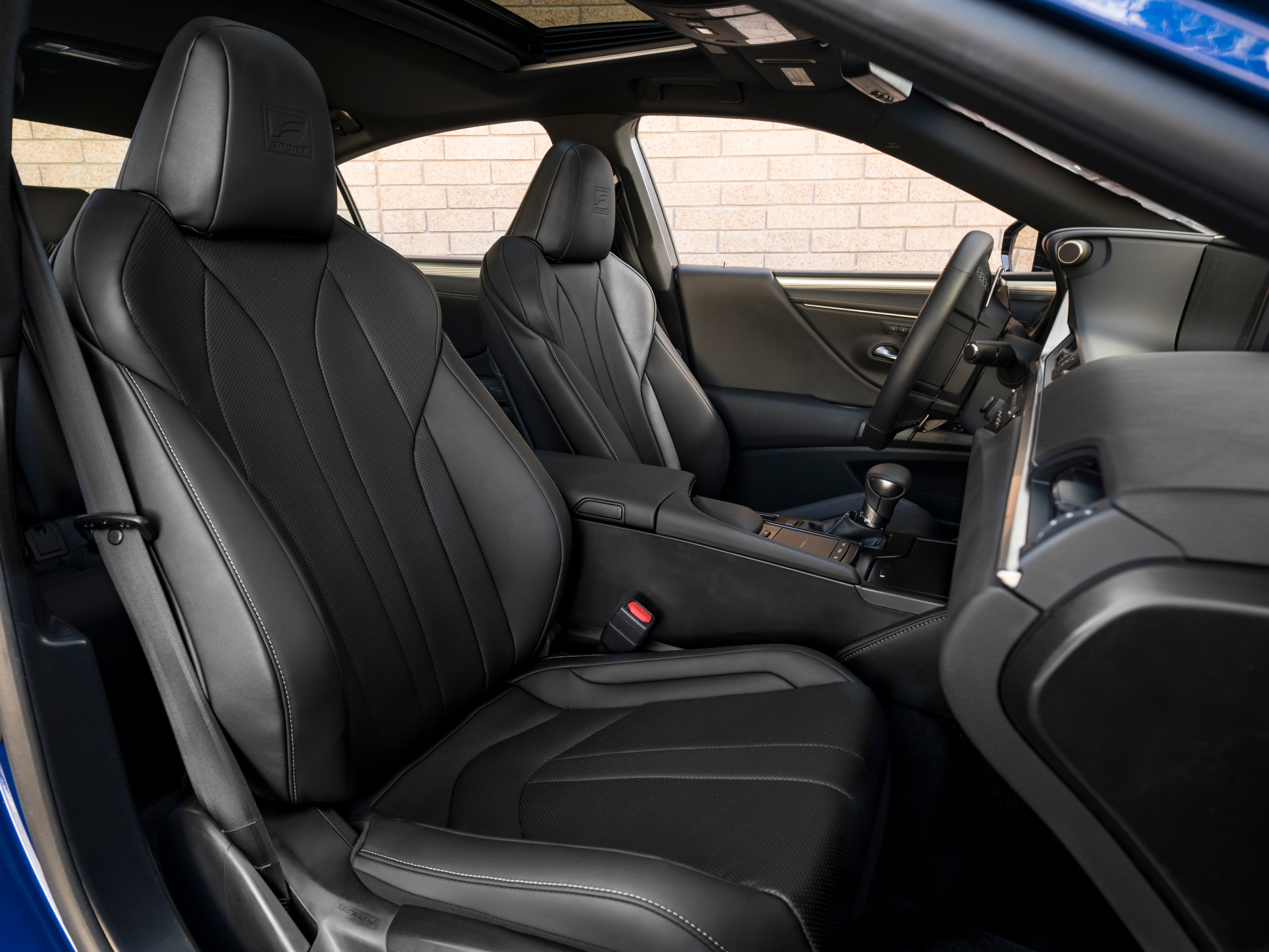 lexus-es-gallery_3.png