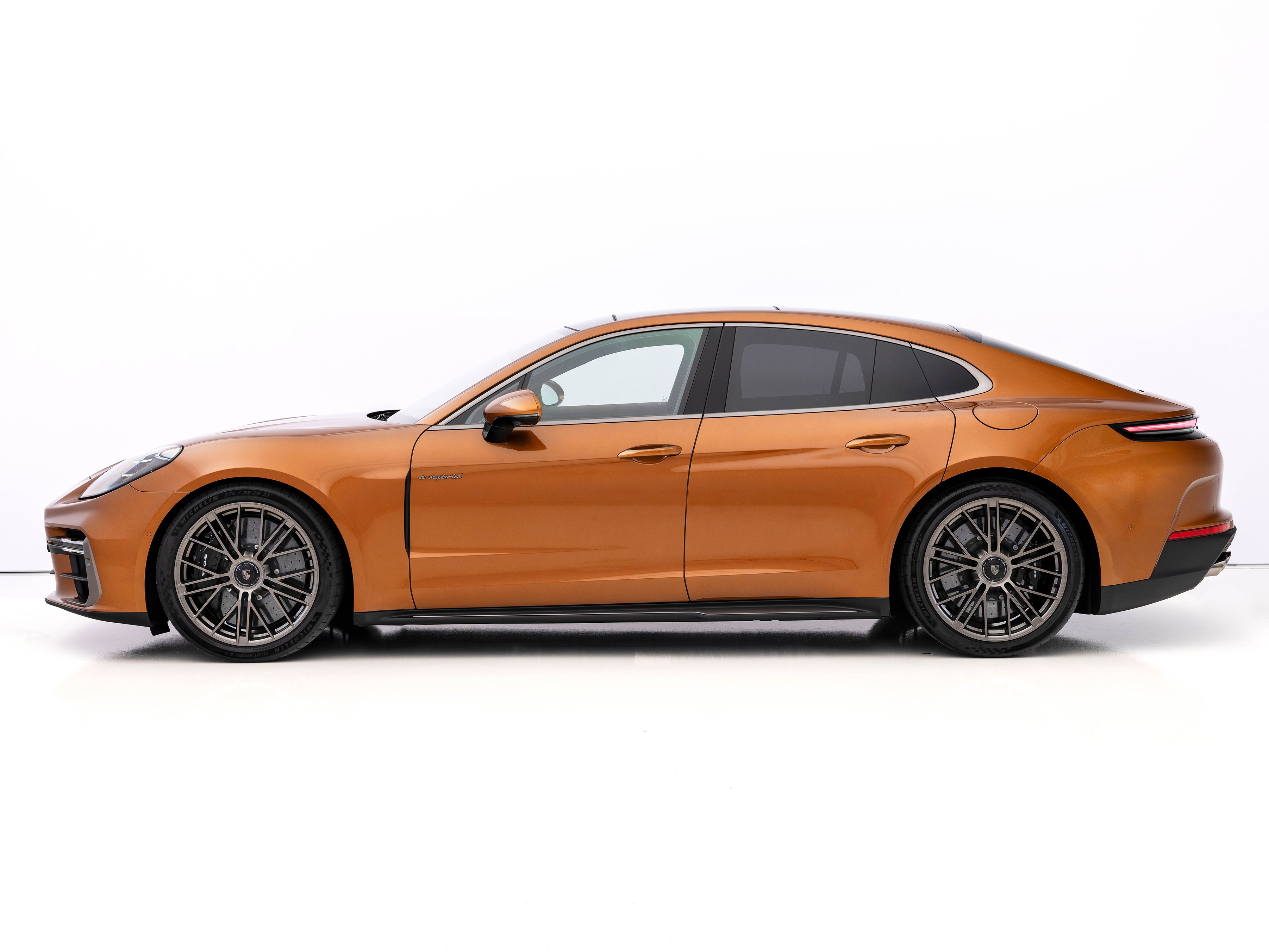 porsche-panamera-gallery_3.png